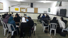 بالصور: الداعية أم مُعصب ابو زيد تُلقي محاضرة للنساء في مسجد الجبلية بيافا 